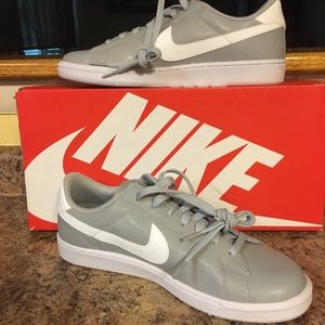 NIB Men’s Nike Court Gray/White Sneakers Size 8